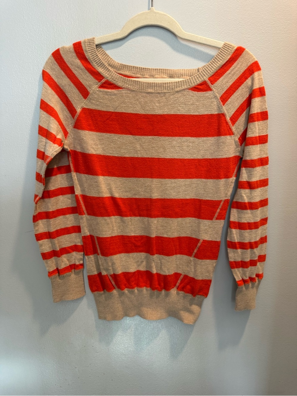 Women’s SO Striped Scoopneck Sweater in Coral & Beige size large